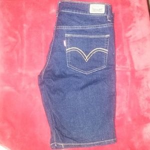Levi's Bermuda Shorts😍😍